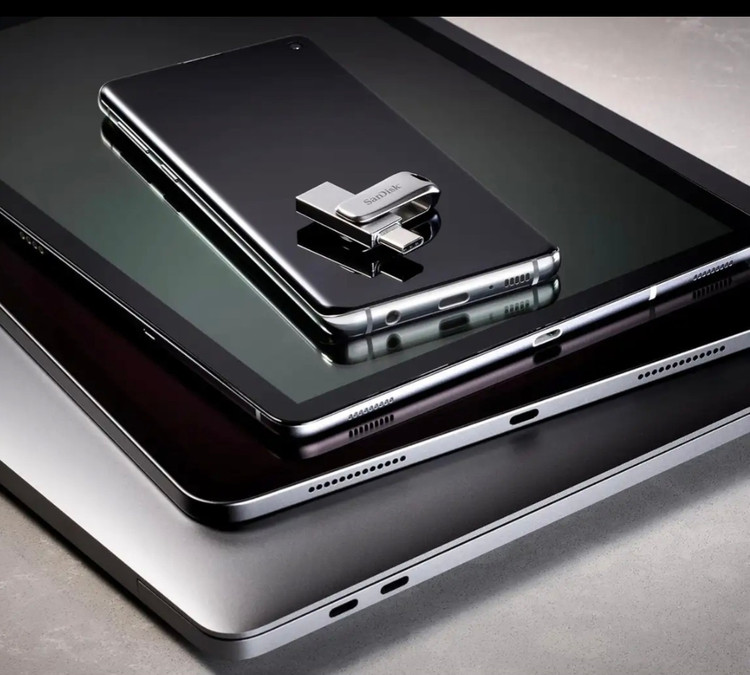 فلش مموری سن دیسک Ultra Dual Drive Luxe ظرفیت 1 ترابایت با دو رابط USB Type-C و USB Type-A طراحی تاشو فلزی سازگار با ویندوز مک اندروید و iOS استاندارد USB 3.2 Gen