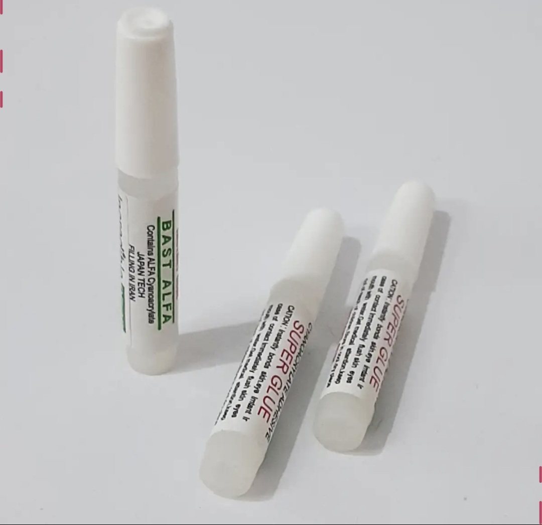 چسب قطره ای صنعتی مدل chal حجم 1 میلی لیتر بسته 3 عددی با قدرت چسبندگی بالا خشک شدن سریع و ساختار شفاف برای کاربرد روی کاغذ چوب فلز پلاستیک شیشه چرم کاشی و عایق کاری