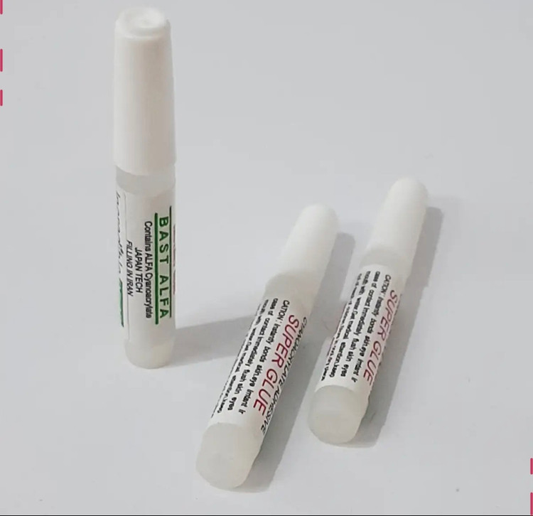 چسب قطره ای صنعتی مدل chal حجم 1 میلی لیتر بسته 3 عددی با قدرت چسبندگی بالا خشک شدن سریع و ساختار شفاف برای کاربرد روی کاغذ چوب فلز پلاستیک شیشه چرم کاشی و عایق کاری