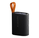 اسپیکر بلوتوثی قابل حمل شیائومی مدل Sound Pocket، با توان خروجی 5 وات و نسبت سیگنال به نویز 70 دسی بل