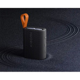 اسپیکر بلوتوثی قابل حمل شیائومی مدل Sound Pocket، با توان خروجی 5 وات و نسبت سیگنال به نویز 70 دسی بل