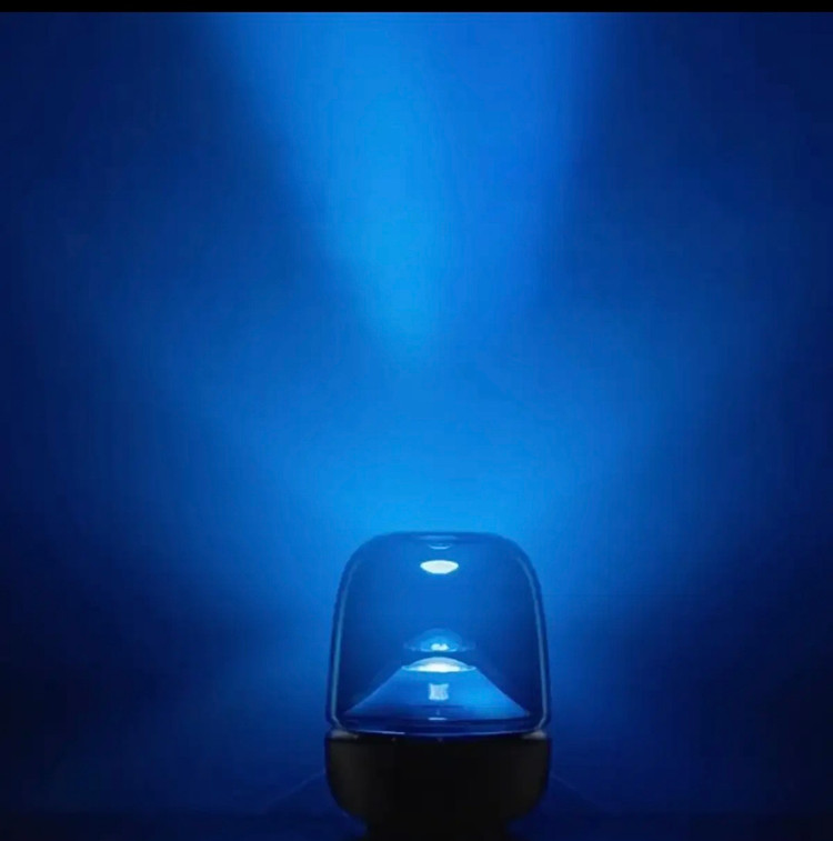 اسپیکر بلوتوثی هارمن کاردن مدل 5 Aura Studio، با توان خروجی 160 وات دارای نور RGB و ساب ووفر 143 میلی متری قابل حمل
